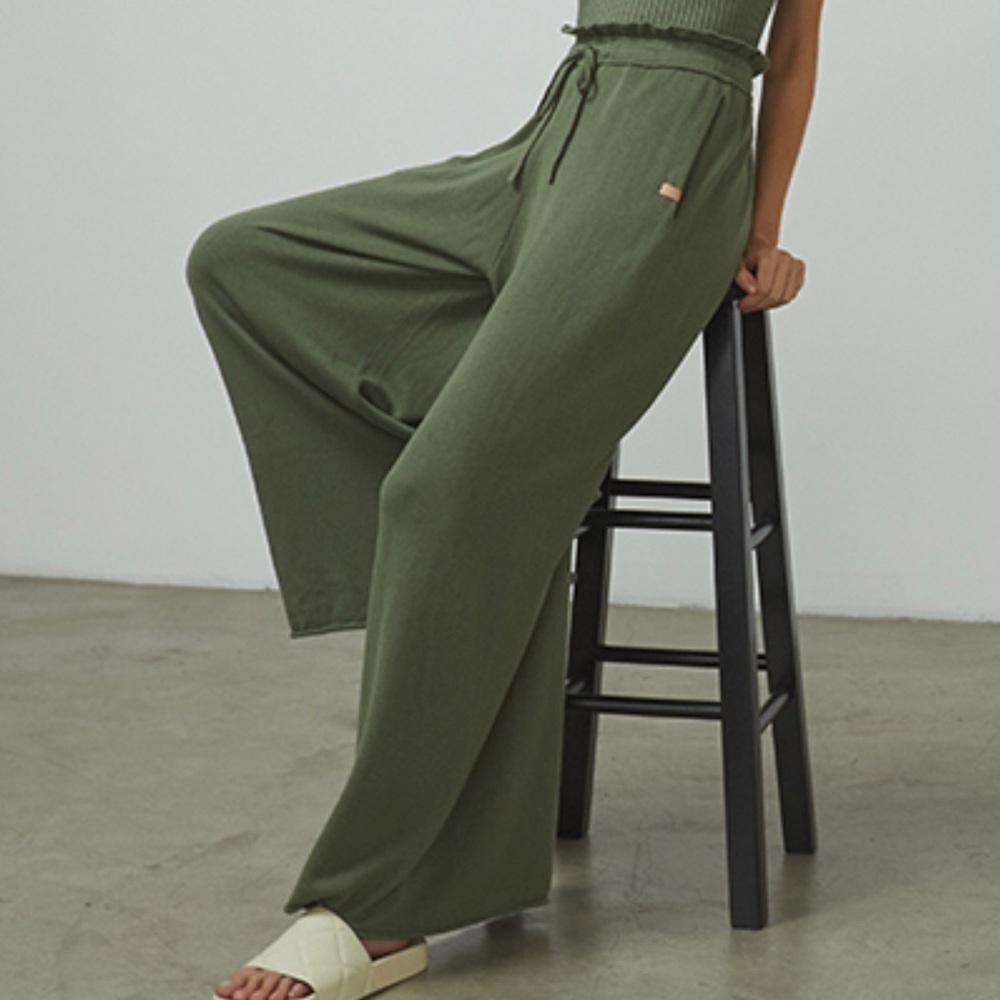 LUNYA Cozy cotton silk relaxed ankle pant humble green